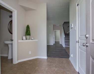2209 Onyx Court - Photo Thumbnail 3