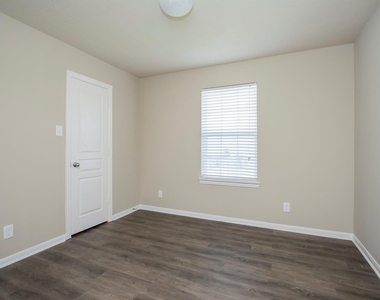 2209 Onyx Court - Photo Thumbnail 30