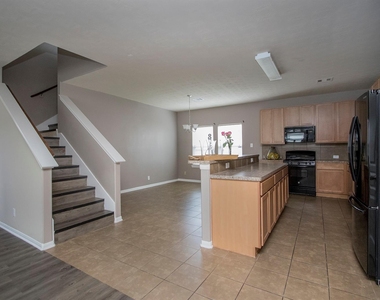 2209 Onyx Court - Photo Thumbnail 6
