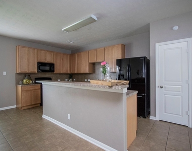 2209 Onyx Court - Photo Thumbnail 7