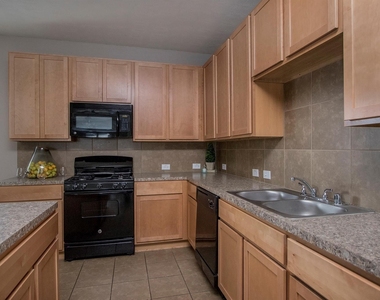 2209 Onyx Court - Photo Thumbnail 10