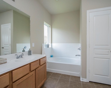 2209 Onyx Court - Photo Thumbnail 19