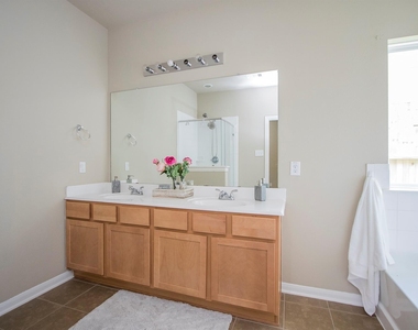 2209 Onyx Court - Photo Thumbnail 18