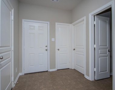 2209 Onyx Court - Photo Thumbnail 5
