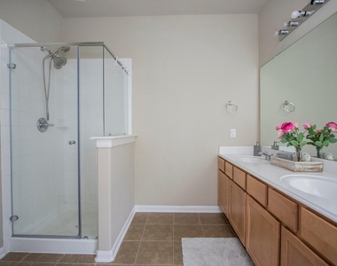 2209 Onyx Court - Photo Thumbnail 20