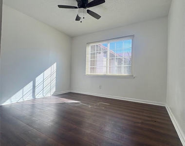 2744 Briarhurst Drive - Photo Thumbnail 9