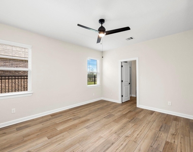 6015 Diamond Leaf Court - Photo Thumbnail 7
