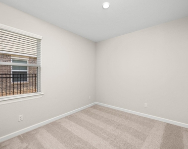 6015 Diamond Leaf Court - Photo Thumbnail 10