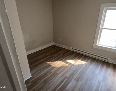 1014 Snyder Avenue - Photo Thumbnail 6