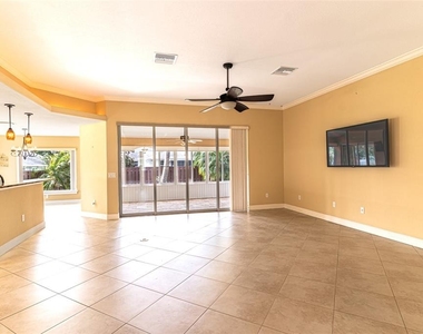 3715 Sebring Parkway - Photo Thumbnail 4