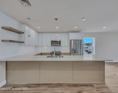 111 S Blakely Street - Photo Thumbnail 4