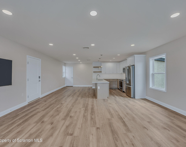 111 S Blakely Street - Photo Thumbnail 5