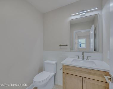 111 S Blakely Street - Photo Thumbnail 9