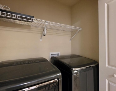 4639 Sw 48th Drive - Photo Thumbnail 6