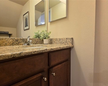 4639 Sw 48th Drive - Photo Thumbnail 8