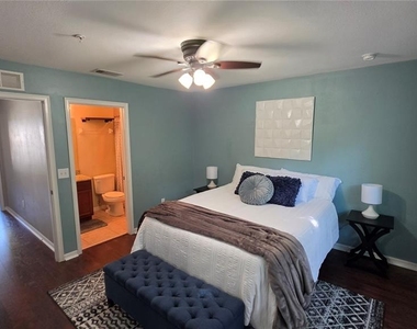 4639 Sw 48th Drive - Photo Thumbnail 14