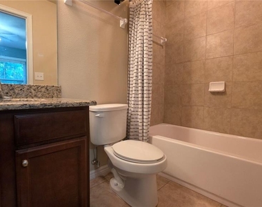 4639 Sw 48th Drive - Photo Thumbnail 15