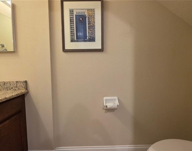 4639 Sw 48th Drive - Photo Thumbnail 7
