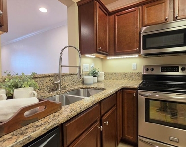 4639 Sw 48th Drive - Photo Thumbnail 4