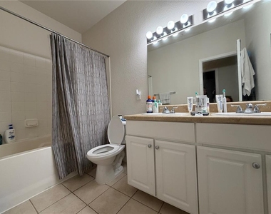 4445 Nw 49th Street - Photo Thumbnail 14