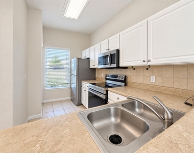 4445 Nw 49th Street - Photo Thumbnail 2