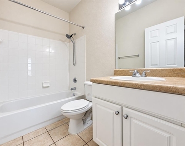 4445 Nw 49th Street - Photo Thumbnail 15