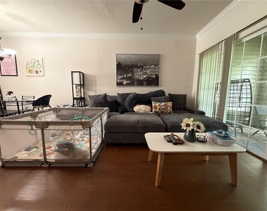4445 Nw 49th Street - Photo Thumbnail 6