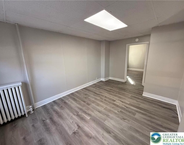 60 E Broad Street - Photo Thumbnail 1