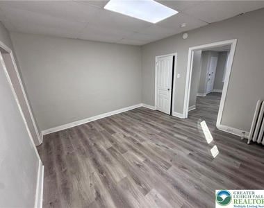 60 E Broad Street - Photo Thumbnail 4