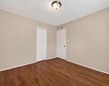 7410 La Granada Drive - Photo Thumbnail 22