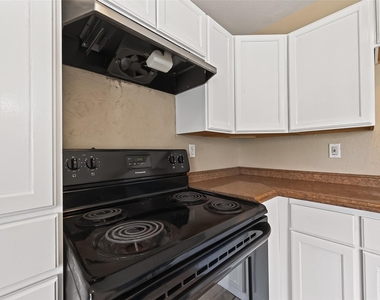 7410 La Granada Drive - Photo Thumbnail 16