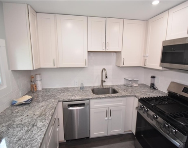 219 W Burke Street - Photo Thumbnail 2