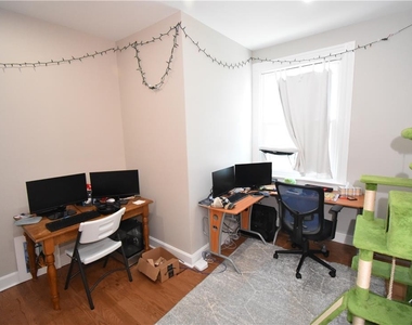 219 W Burke Street - Photo Thumbnail 4