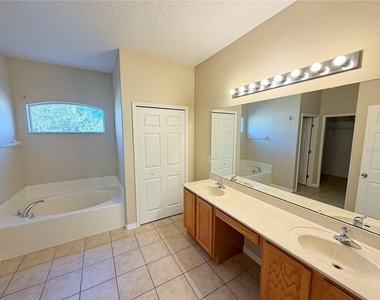 72 Bickford Drive - Photo Thumbnail 12