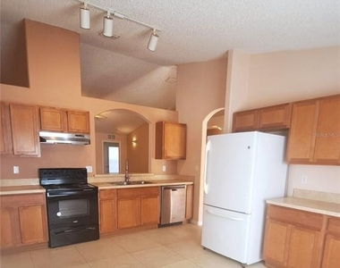 16 Lloshire Path - Photo Thumbnail 7