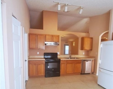 16 Lloshire Path - Photo Thumbnail 6