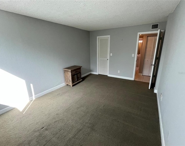 2700 Coconut Bay Lane - Photo Thumbnail 6