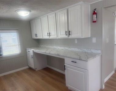 512 51st Avenue Drive W - Photo Thumbnail 7