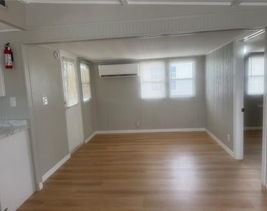 512 51st Avenue Drive W - Photo Thumbnail 9