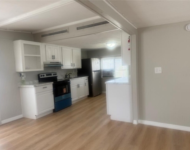 512 51st Avenue Drive W - Photo Thumbnail 4
