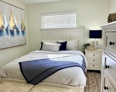 2440 Hillview Street - Photo Thumbnail 8