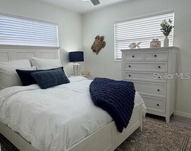 2440 Hillview Street - Photo Thumbnail 7