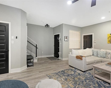 3827 Parkridge Circle - Photo Thumbnail 5