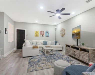 3827 Parkridge Circle - Photo Thumbnail 4