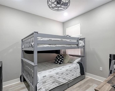3827 Parkridge Circle - Photo Thumbnail 24