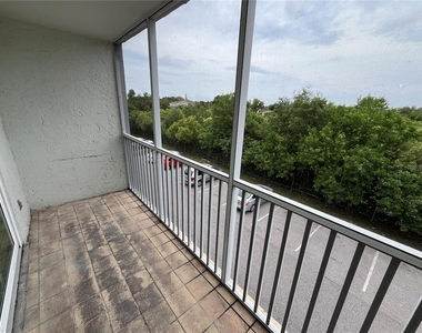 2610 Coconut Bay Ln Lane - Photo Thumbnail 4
