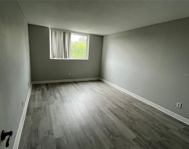 2610 Coconut Bay Ln Lane - Photo Thumbnail 5