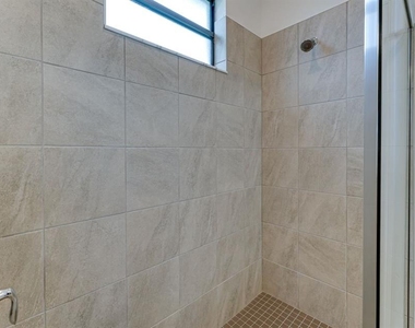 5343 White Sand Cove - Photo Thumbnail 9