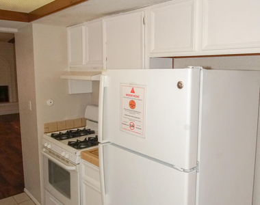 3121 Wayside Street - Photo Thumbnail 7