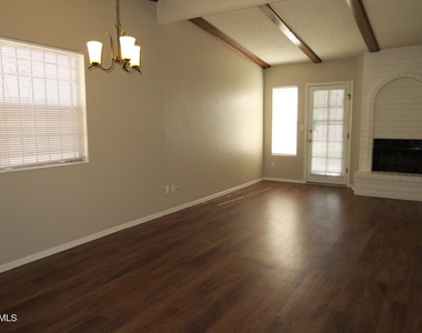 3121 Wayside Street - Photo Thumbnail 2